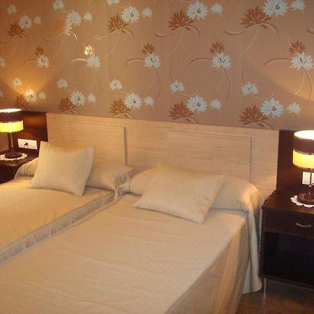 Hotel Los Chiles Villanueva Del Arzobispo Pokoj fotografie