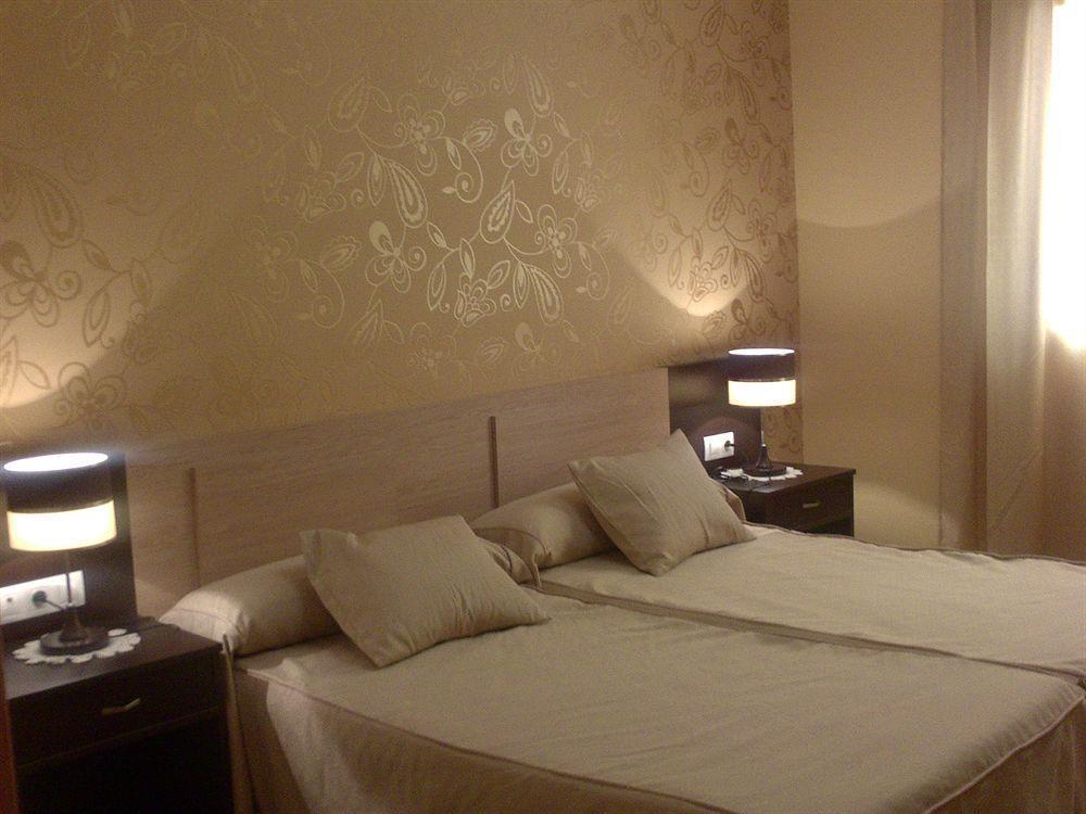 Hotel Los Chiles Villanueva Del Arzobispo Pokoj fotografie