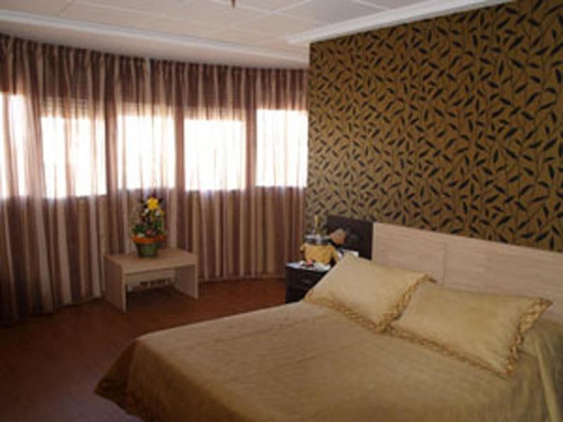 Hotel Los Chiles Villanueva Del Arzobispo Pokoj fotografie